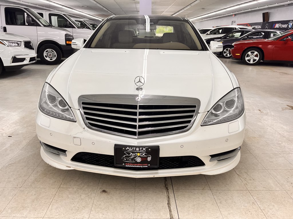 Photo 5 of this MERCEDES-BENZ S-CLASS