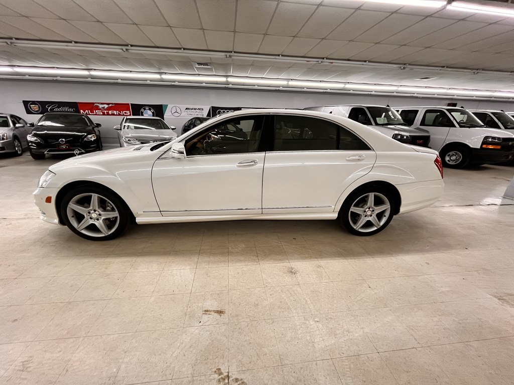 Photo 8 of this MERCEDES-BENZ S-CLASS