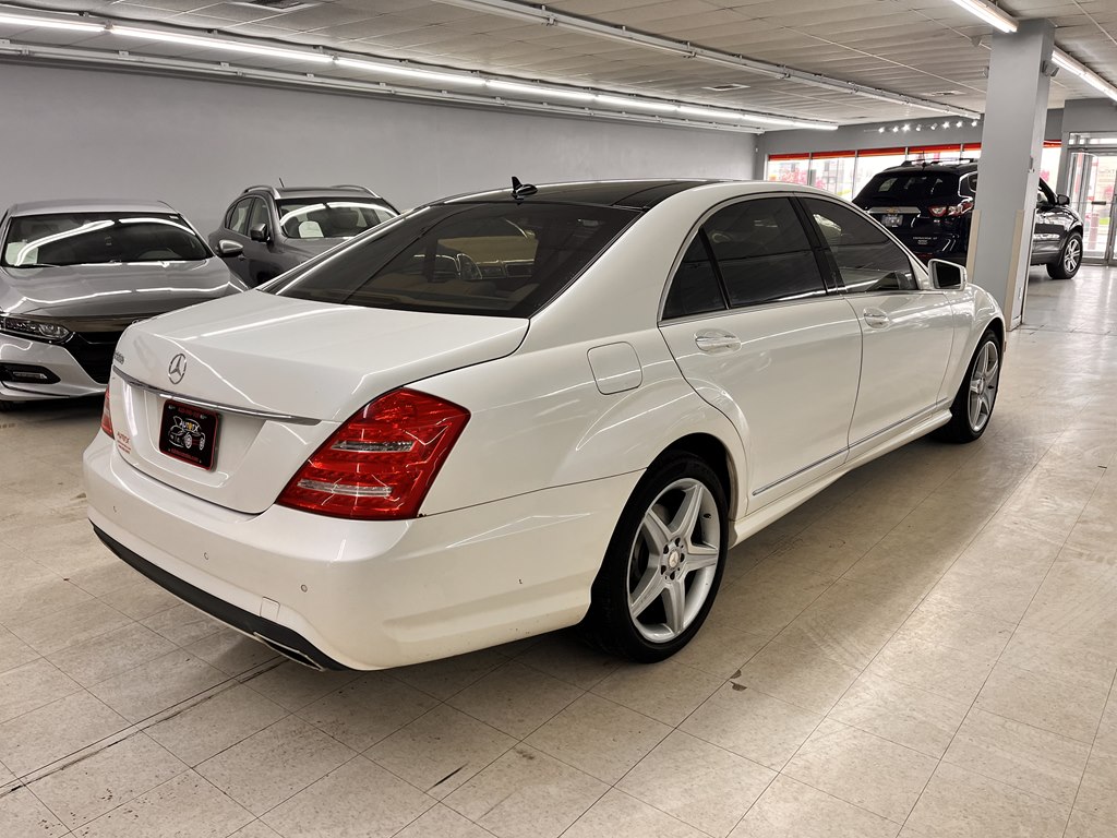 Photo 3 of this MERCEDES-BENZ S-CLASS