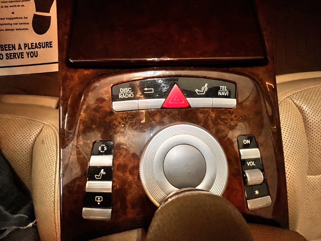 Photo 17 of this MERCEDES-BENZ S-CLASS