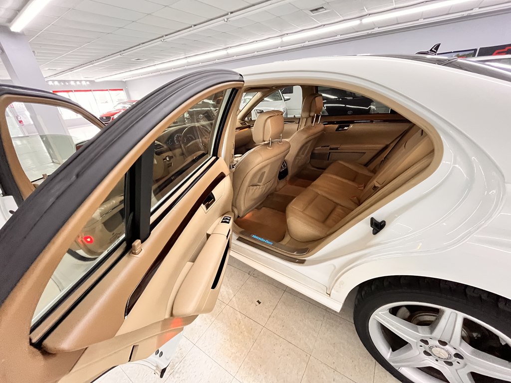Photo 23 of this MERCEDES-BENZ S-CLASS