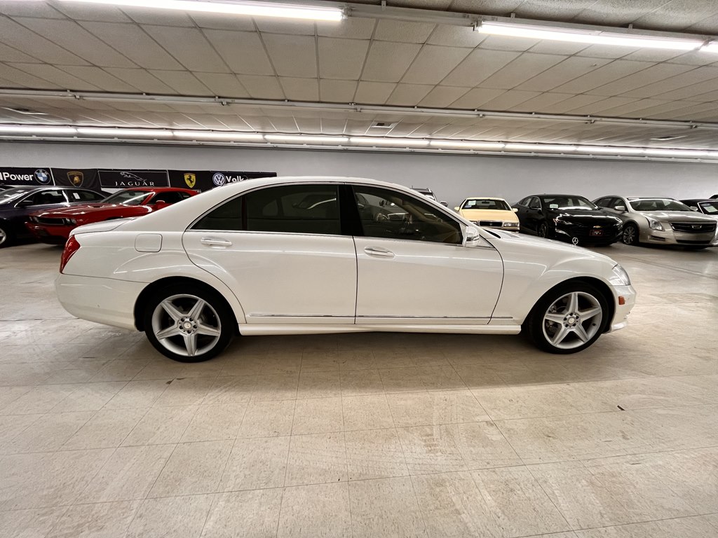 Photo 7 of this MERCEDES-BENZ S-CLASS