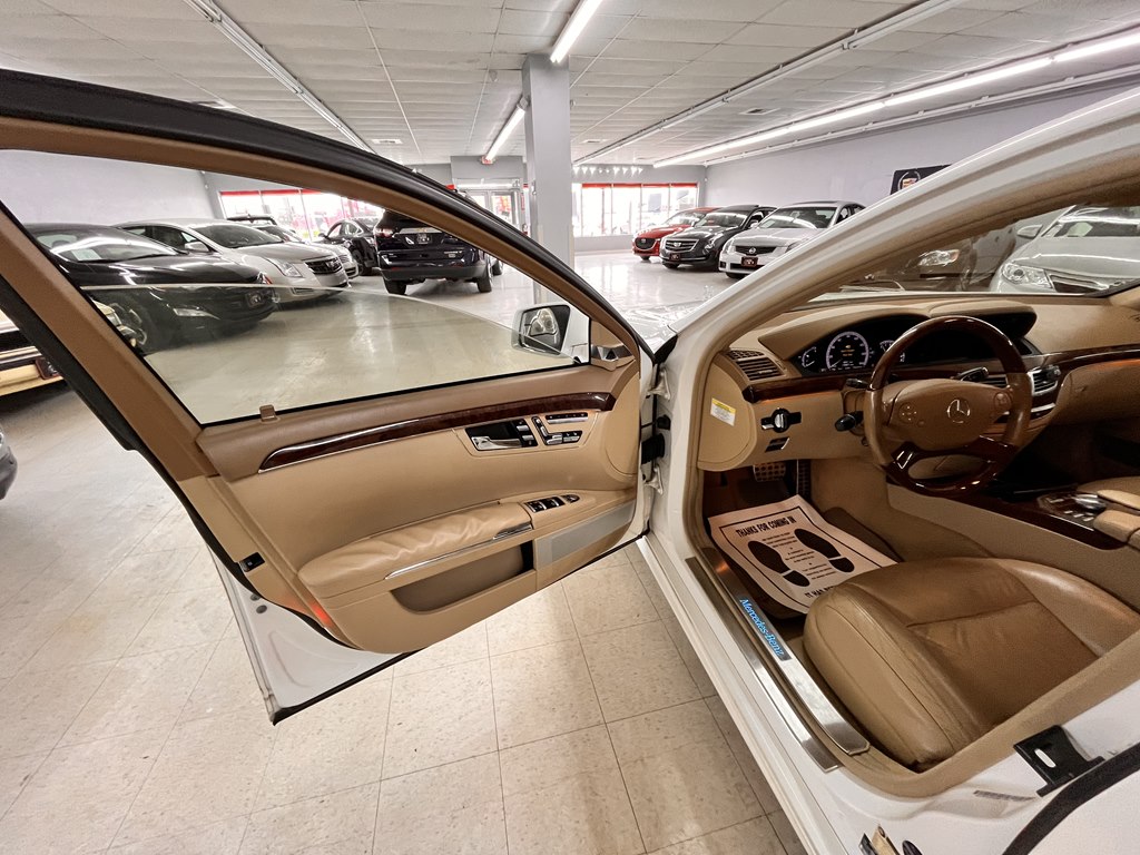 Photo 20 of this MERCEDES-BENZ S-CLASS