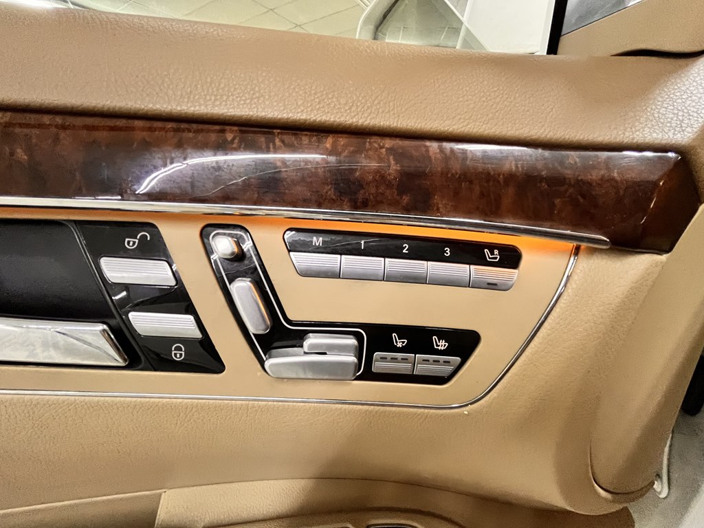 Photo 18 of this MERCEDES-BENZ S-CLASS