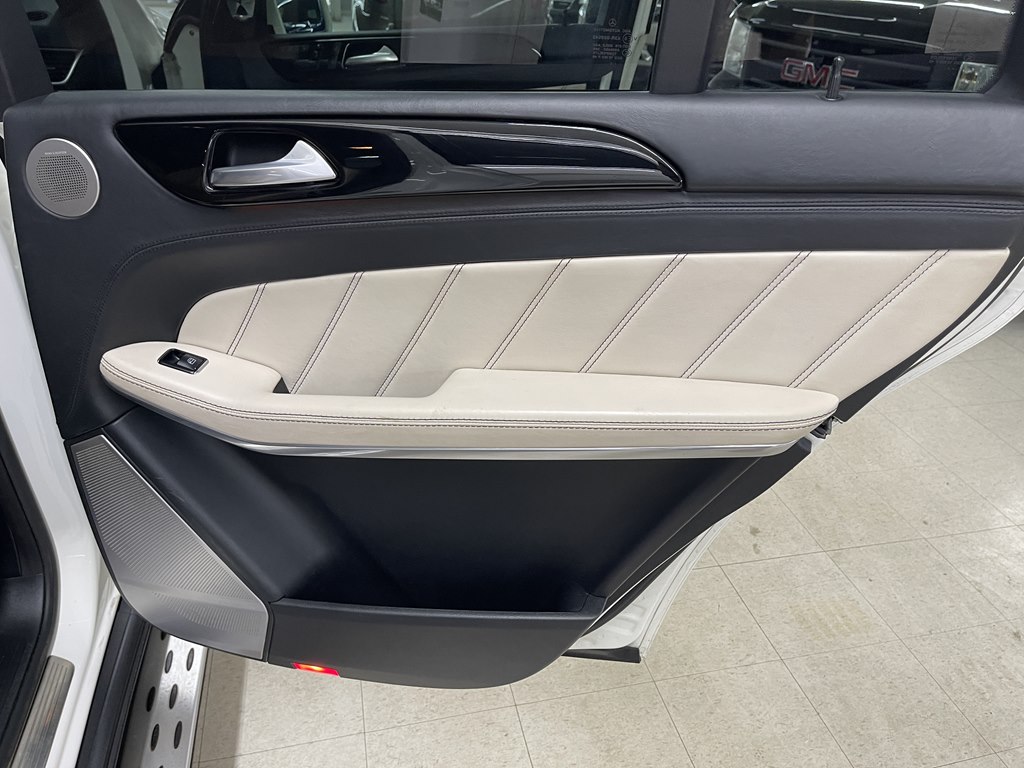 Photo 24 of this MERCEDES-BENZ GL-CLASS
