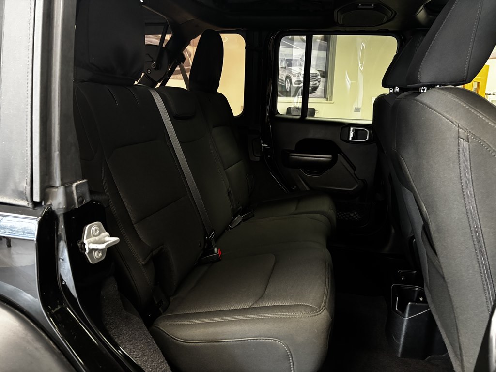 Photo 23 of this JEEP WRANGLER UNLIMI