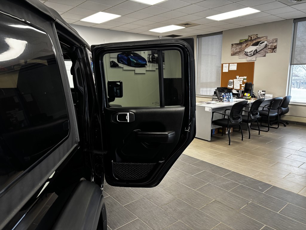 Photo 19 of this JEEP WRANGLER UNLIMI