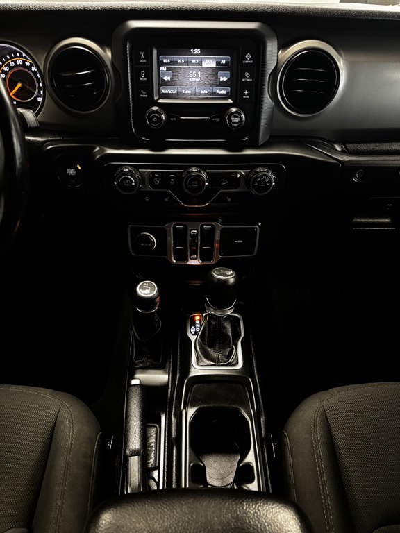 Photo 12 of this JEEP WRANGLER UNLIMI