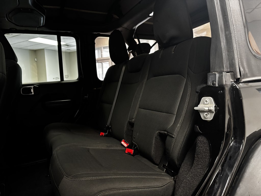 Photo 22 of this JEEP WRANGLER UNLIMI