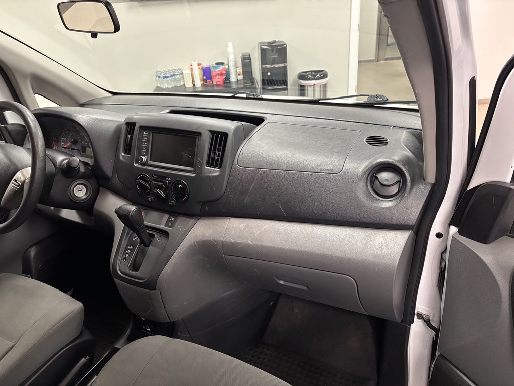 Photo 18 of this NISSAN NV200