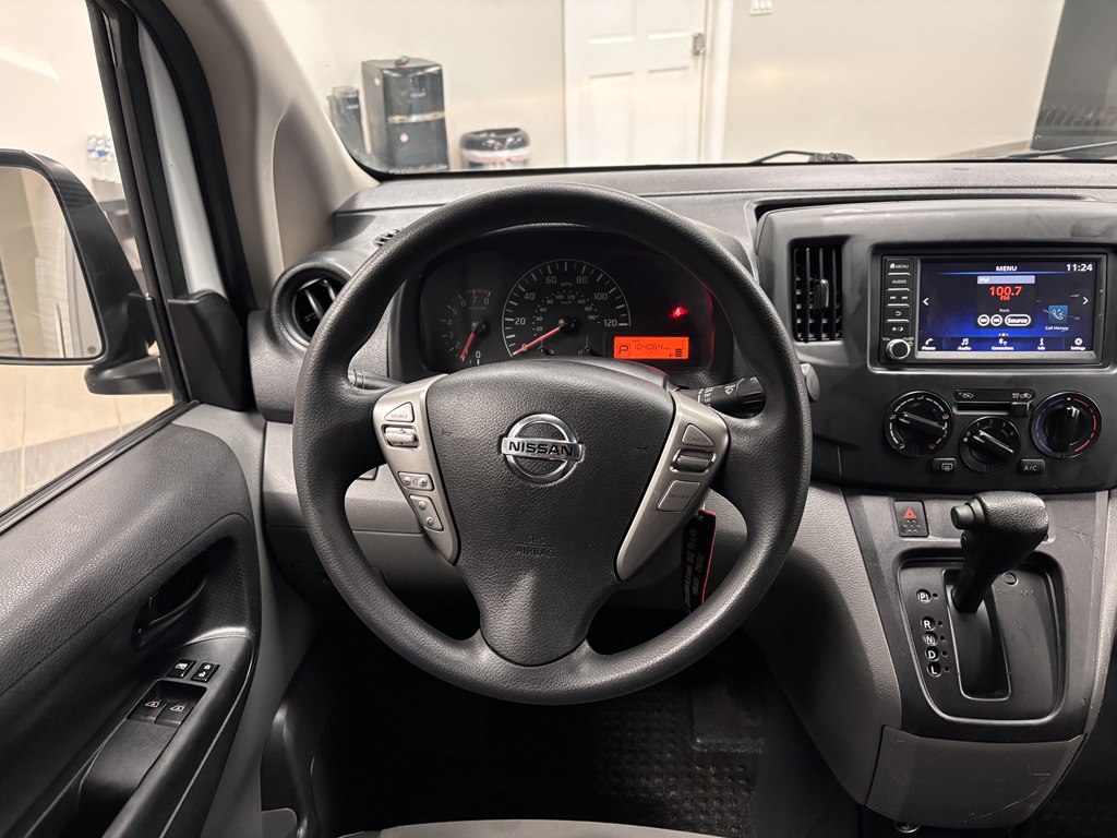 Photo 15 of this NISSAN NV200