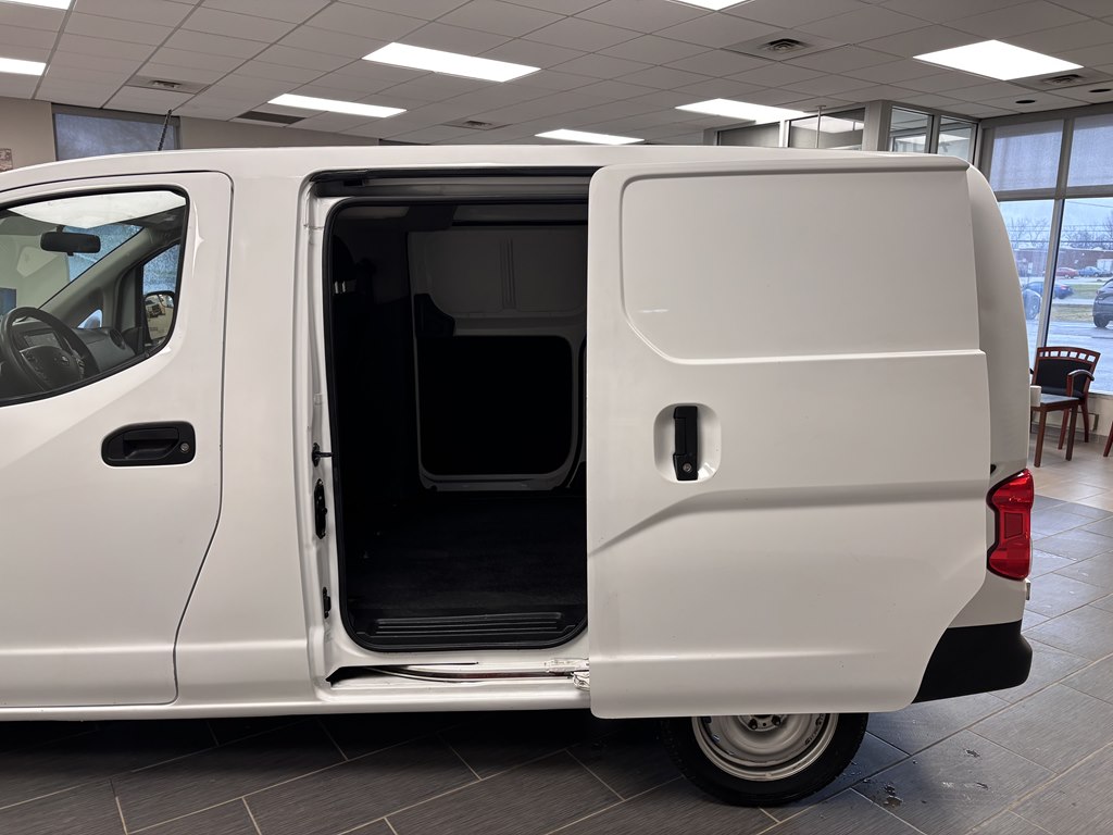 Photo 12 of this NISSAN NV200