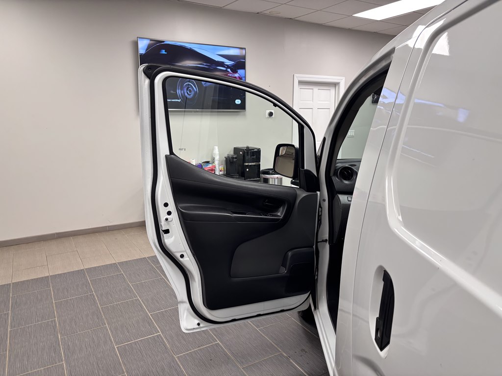 Photo 9 of this NISSAN NV200