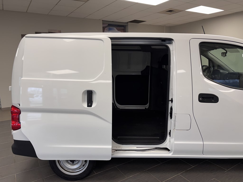 Photo 11 of this NISSAN NV200