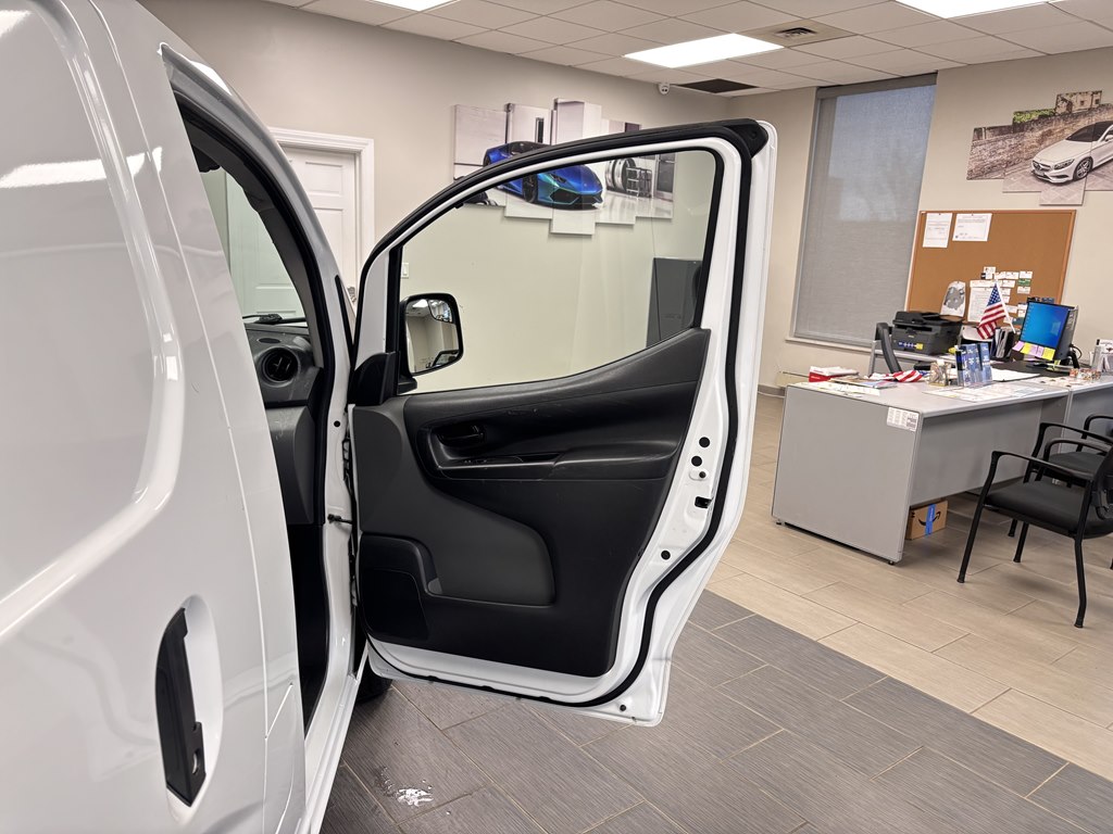 Photo 10 of this NISSAN NV200