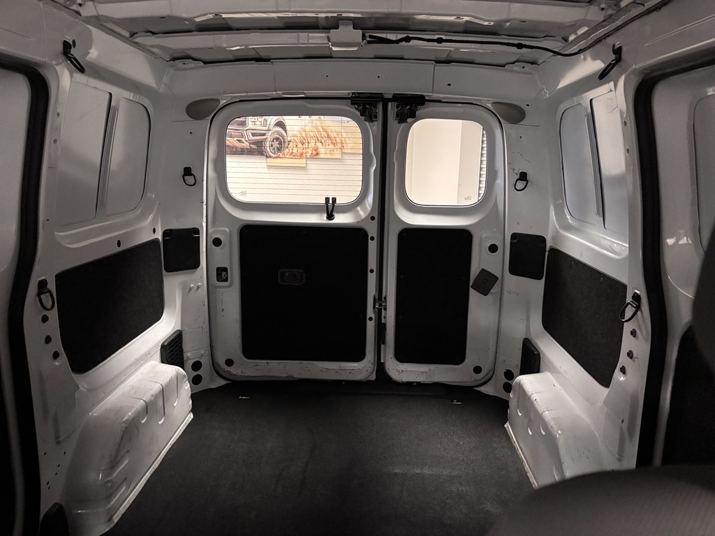 Photo 21 of this NISSAN NV200