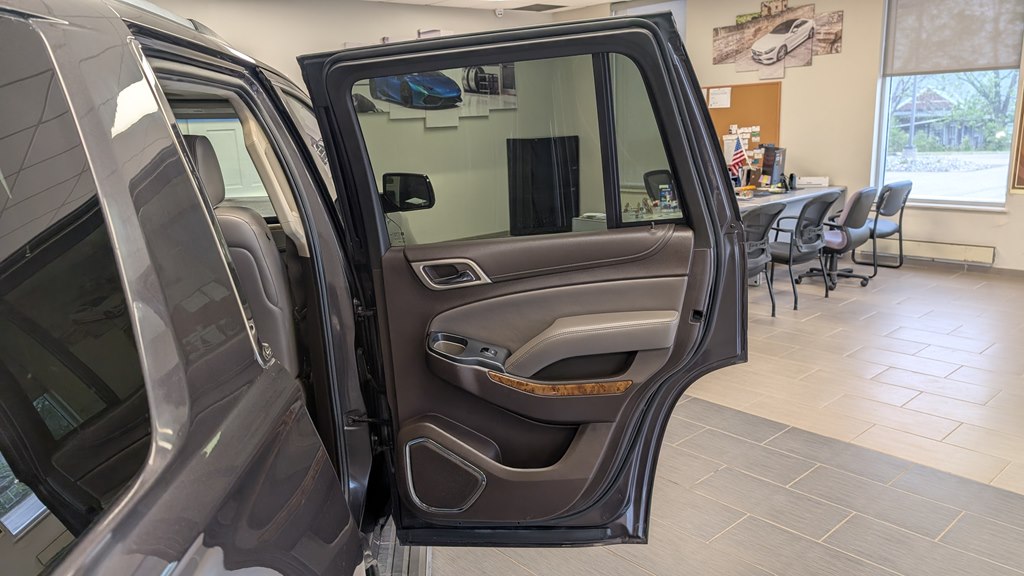 Photo 29 of this GMC YUKON
