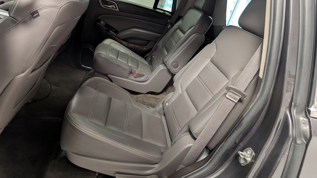 Photo 21 of this GMC YUKON