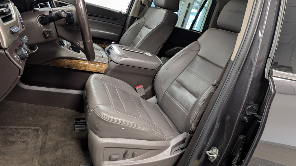 Photo 19 of this GMC YUKON