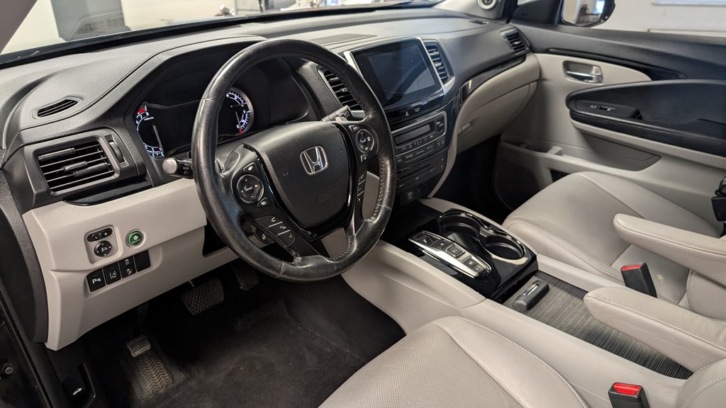 Photo 12 of this HONDA PILOT