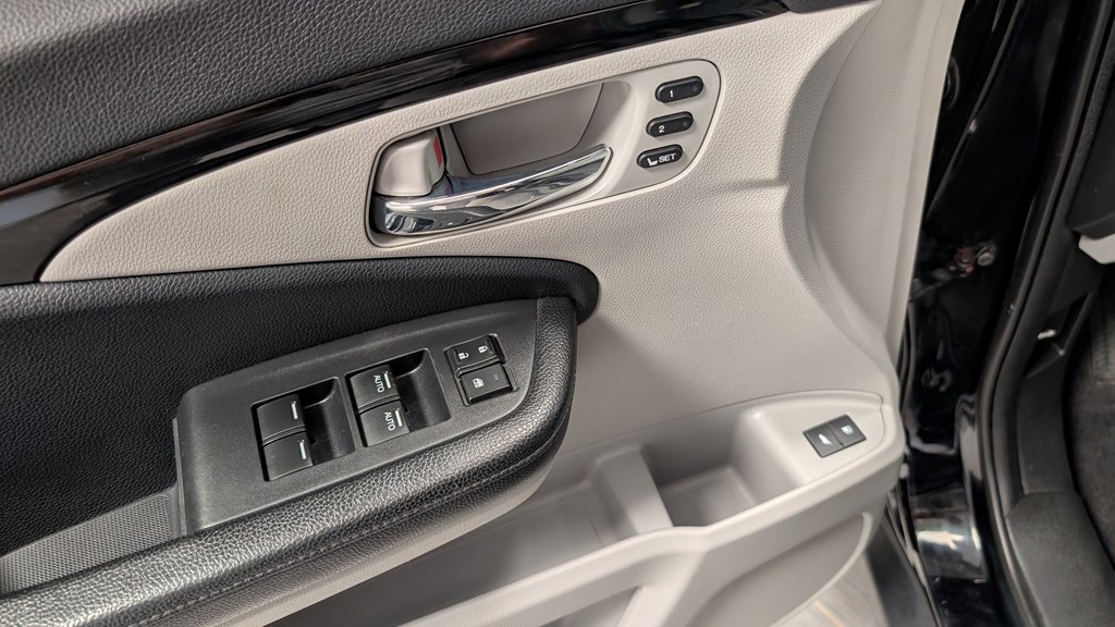 Photo 26 of this HONDA PILOT