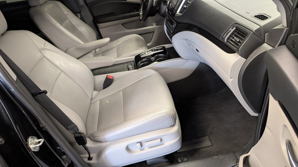 Photo 20 of this HONDA PILOT