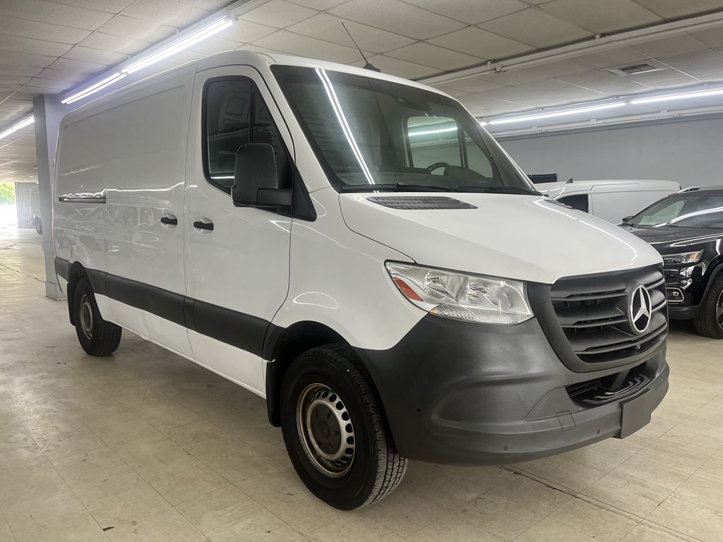Photo 2 of this MERCEDES-BENZ SPRINTER