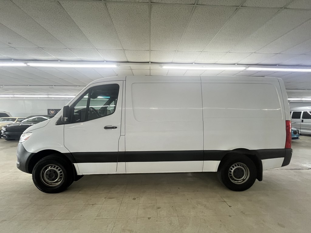 Photo 7 of this MERCEDES-BENZ SPRINTER