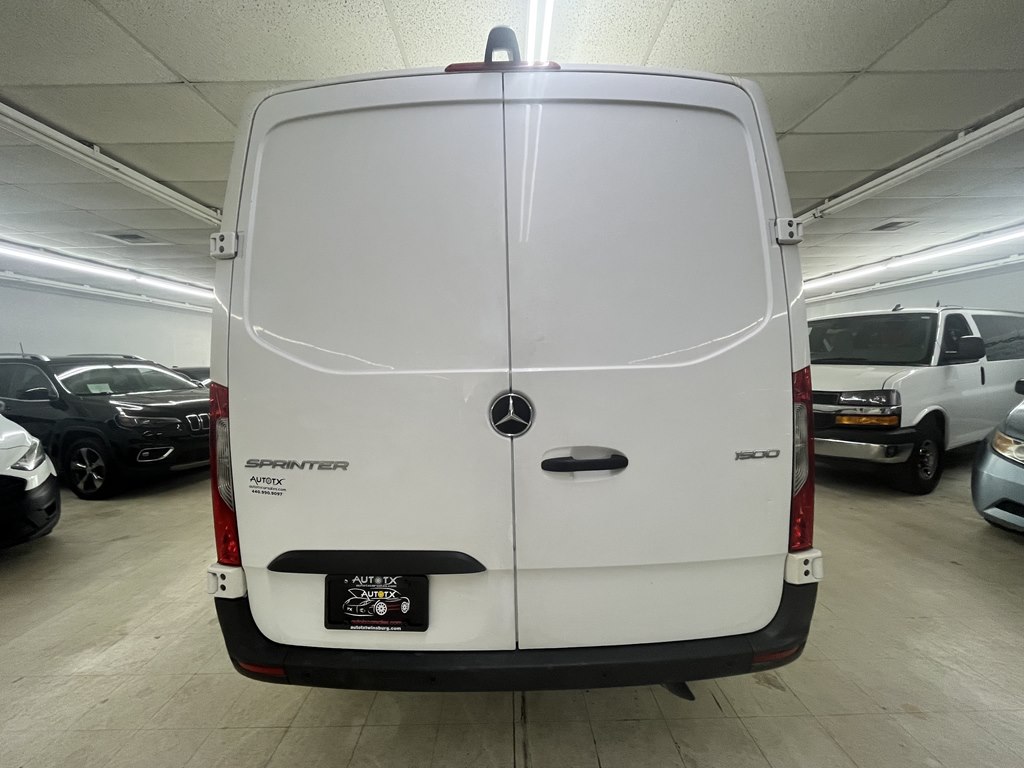 Photo 6 of this MERCEDES-BENZ SPRINTER