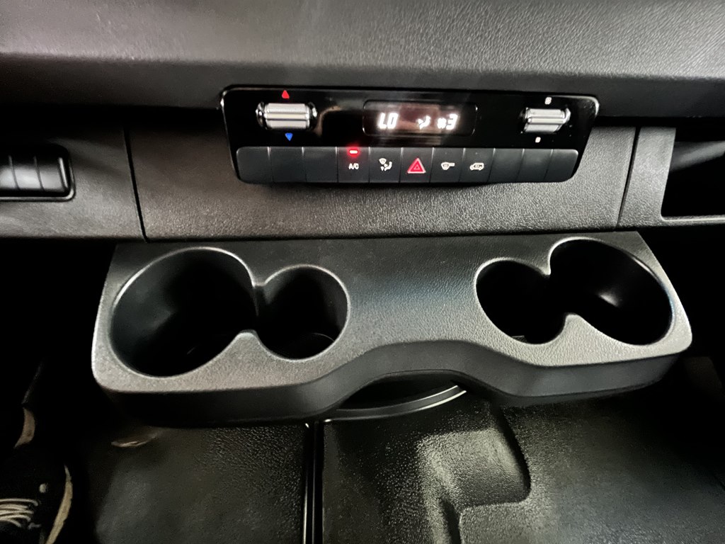 Photo 14 of this MERCEDES-BENZ SPRINTER