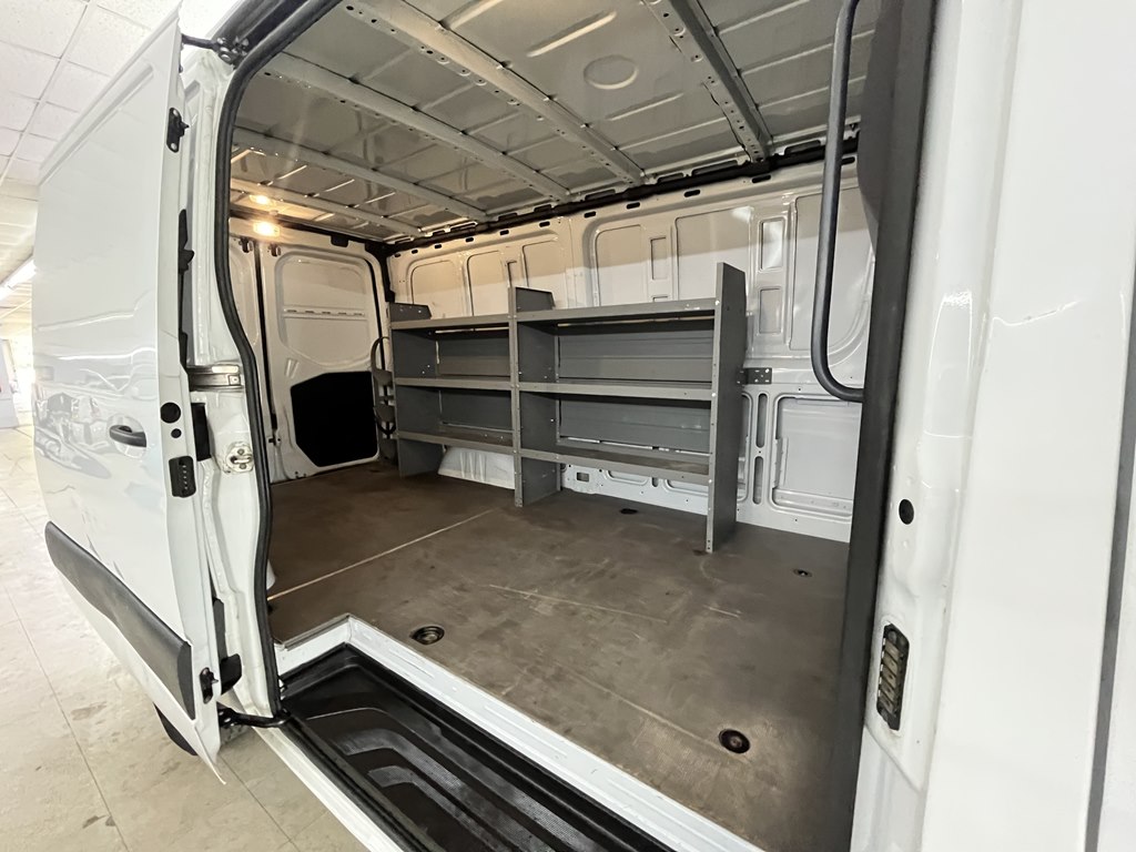 Photo 21 of this MERCEDES-BENZ SPRINTER