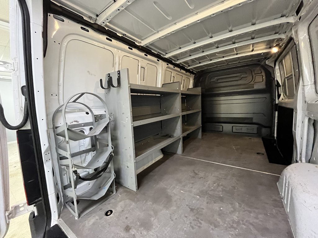 Photo 23 of this MERCEDES-BENZ SPRINTER