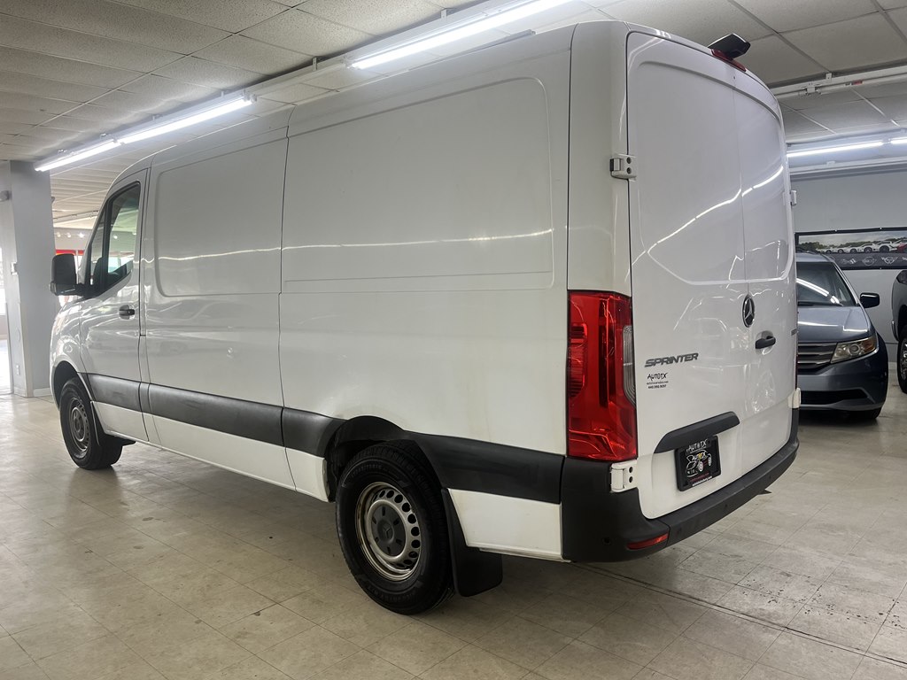 Photo 4 of this MERCEDES-BENZ SPRINTER