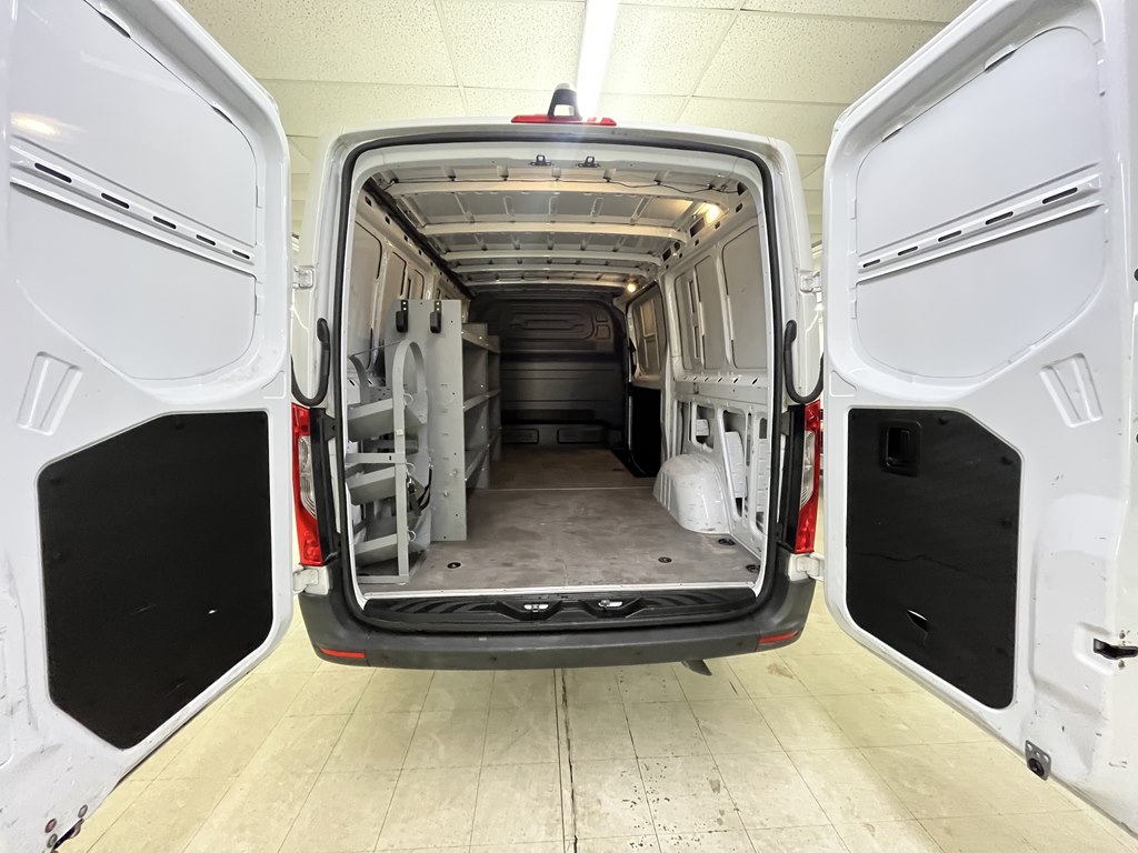 Photo 22 of this MERCEDES-BENZ SPRINTER