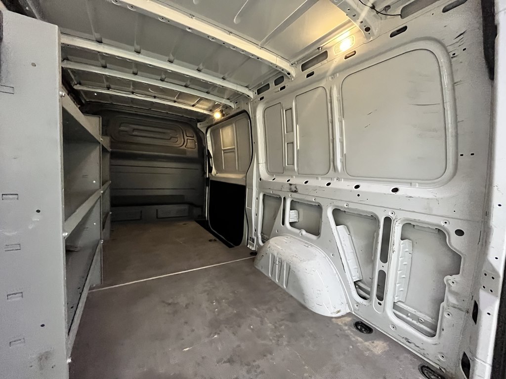 Photo 24 of this MERCEDES-BENZ SPRINTER