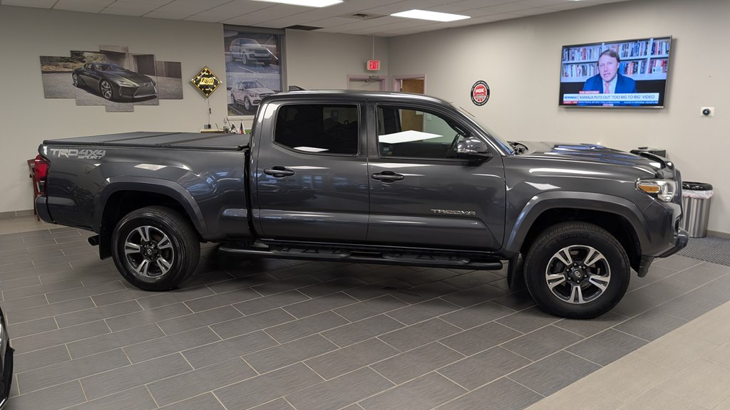 Photo 10 of this TOYOTA TACOMA