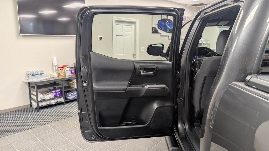 Photo 27 of this TOYOTA TACOMA