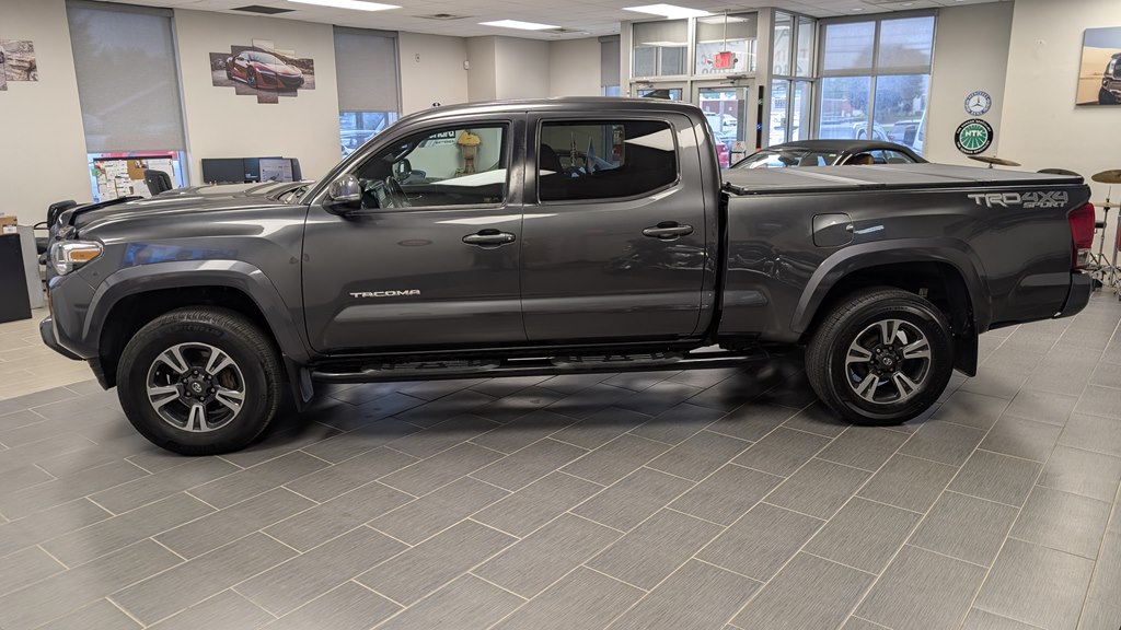 Photo 9 of this TOYOTA TACOMA