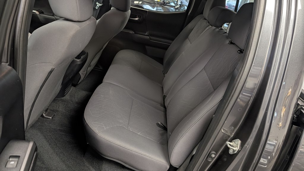 Photo 22 of this TOYOTA TACOMA