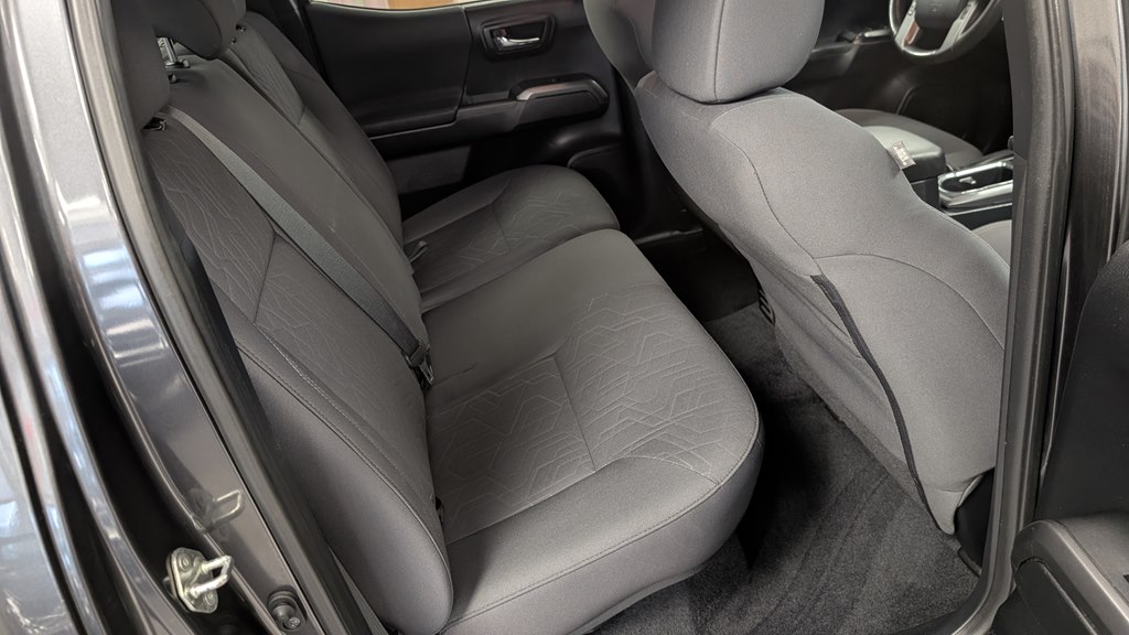 Photo 23 of this TOYOTA TACOMA