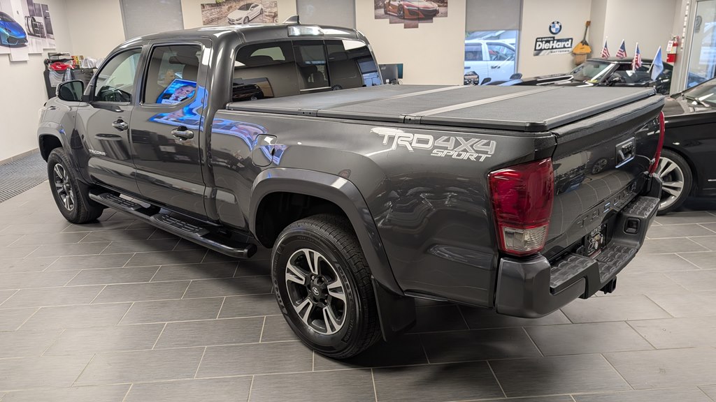 Photo 4 of this TOYOTA TACOMA