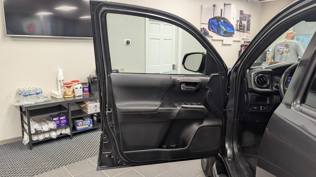 Photo 24 of this TOYOTA TACOMA