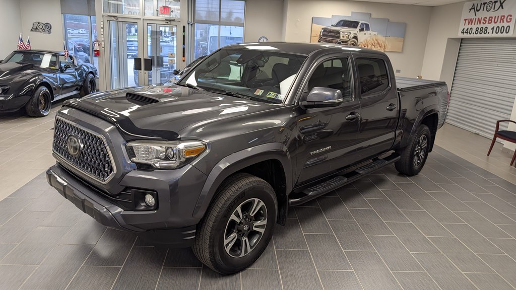 Photo 2 of this TOYOTA TACOMA