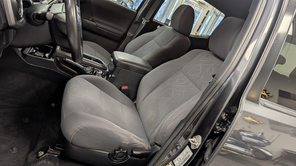 Photo 20 of this TOYOTA TACOMA