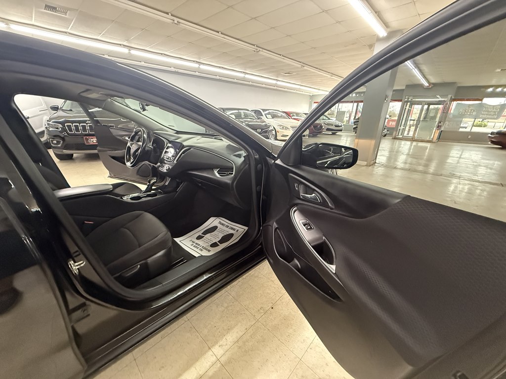 Photo 16 of this CHEVROLET MALIBU