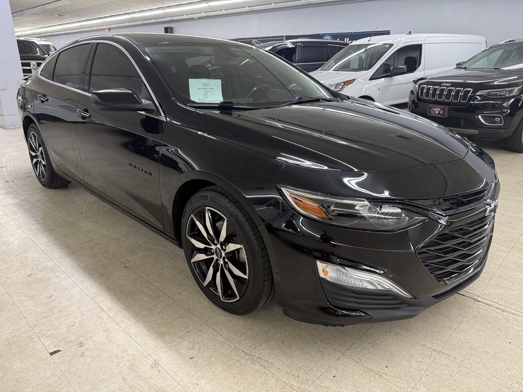 Photo 3 of this CHEVROLET MALIBU