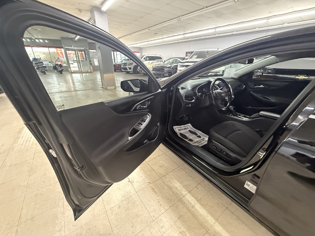 Photo 15 of this CHEVROLET MALIBU