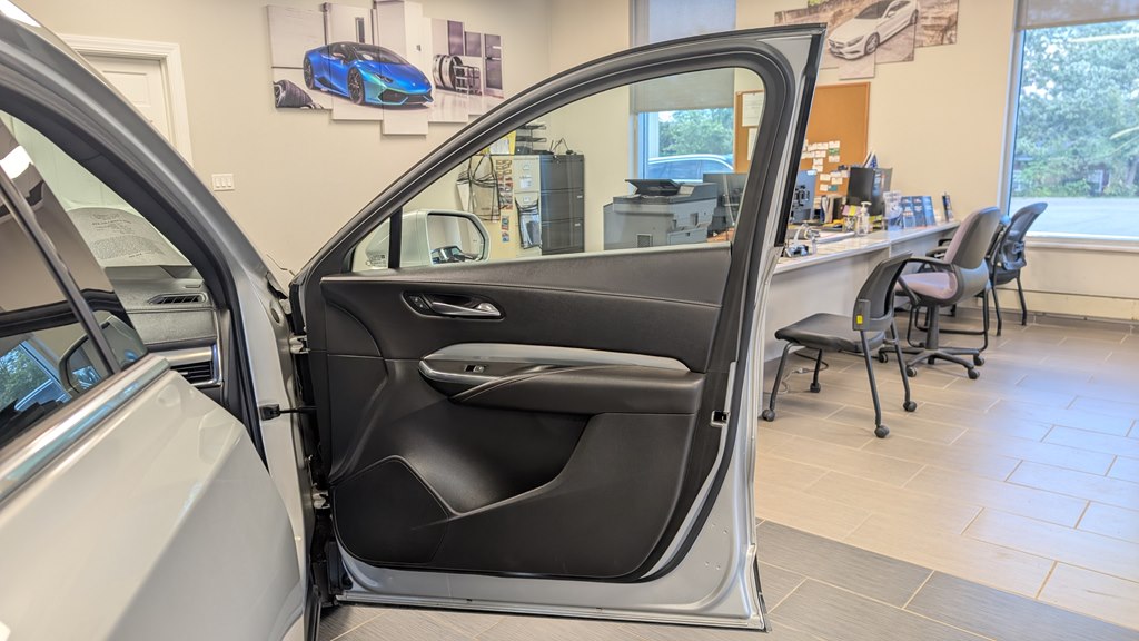 Photo 26 of this CADILLAC XT4