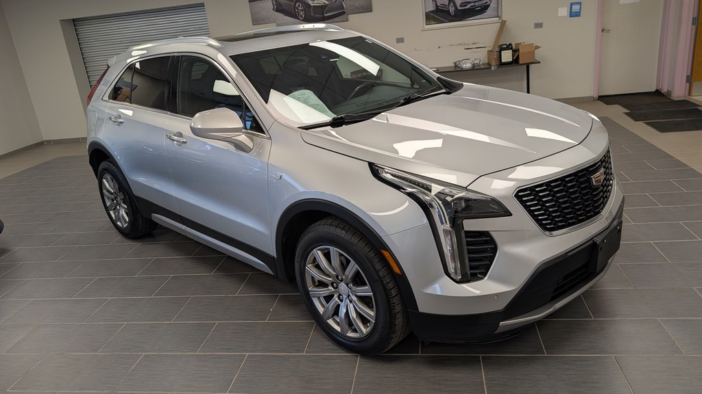 Photo 2 of this CADILLAC XT4