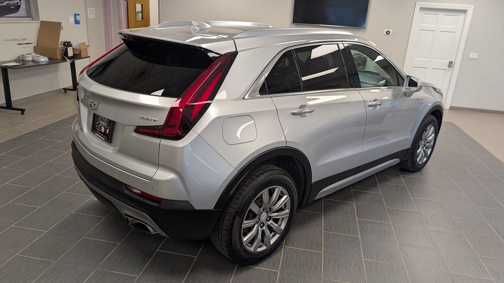 Photo 3 of this CADILLAC XT4